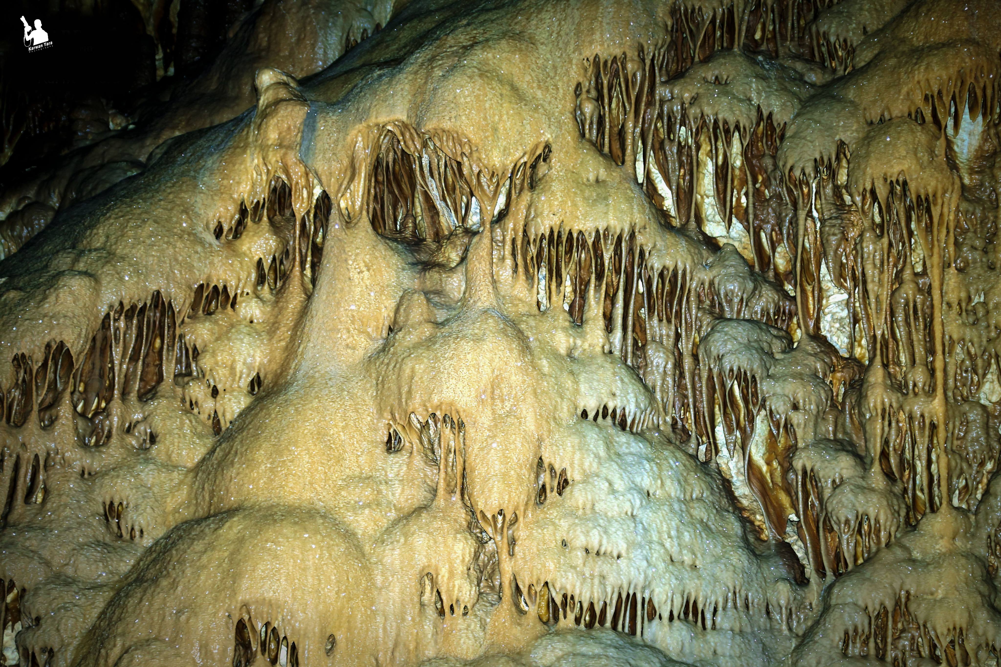 يقع كهف كونبا في جبل كولان على مقربة من بلدة دربنديخان ضمن محافظة السليمانية بإقليم كوردستان